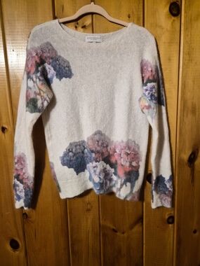 Bianco & Blu Cream Floral Crewneck Sweater